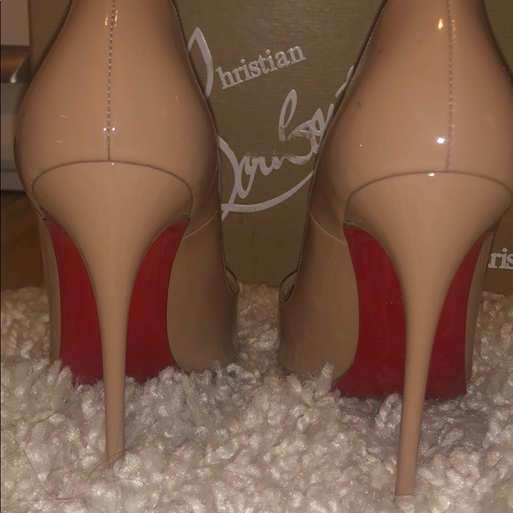 Christian Louboutin So Kate Nude - Picture 3 of 4